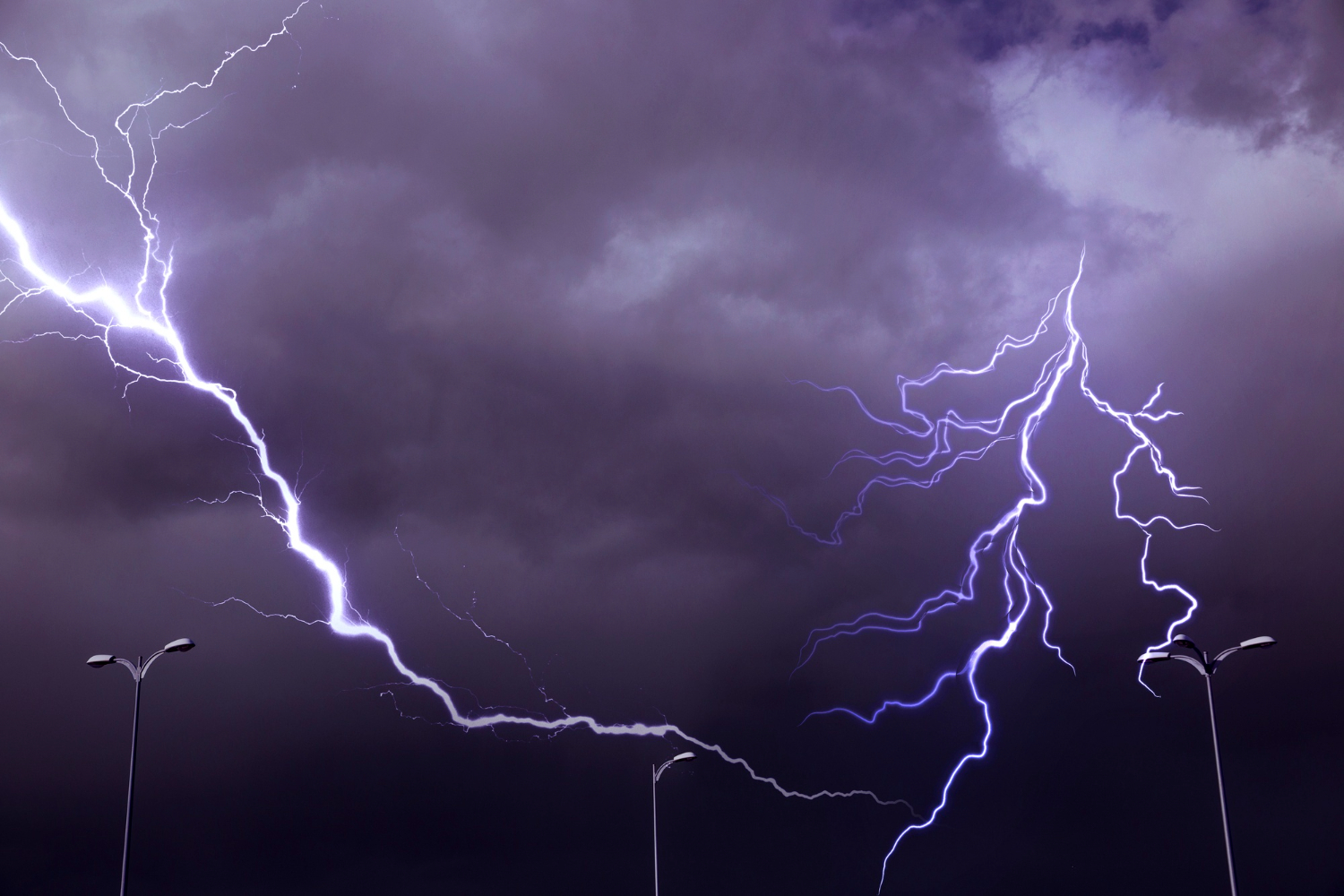 Prognoza meteo, 15 iunie. Vremea se schimbă în România: Averse, descărcări electrice și vijelii în mai multe regiuni