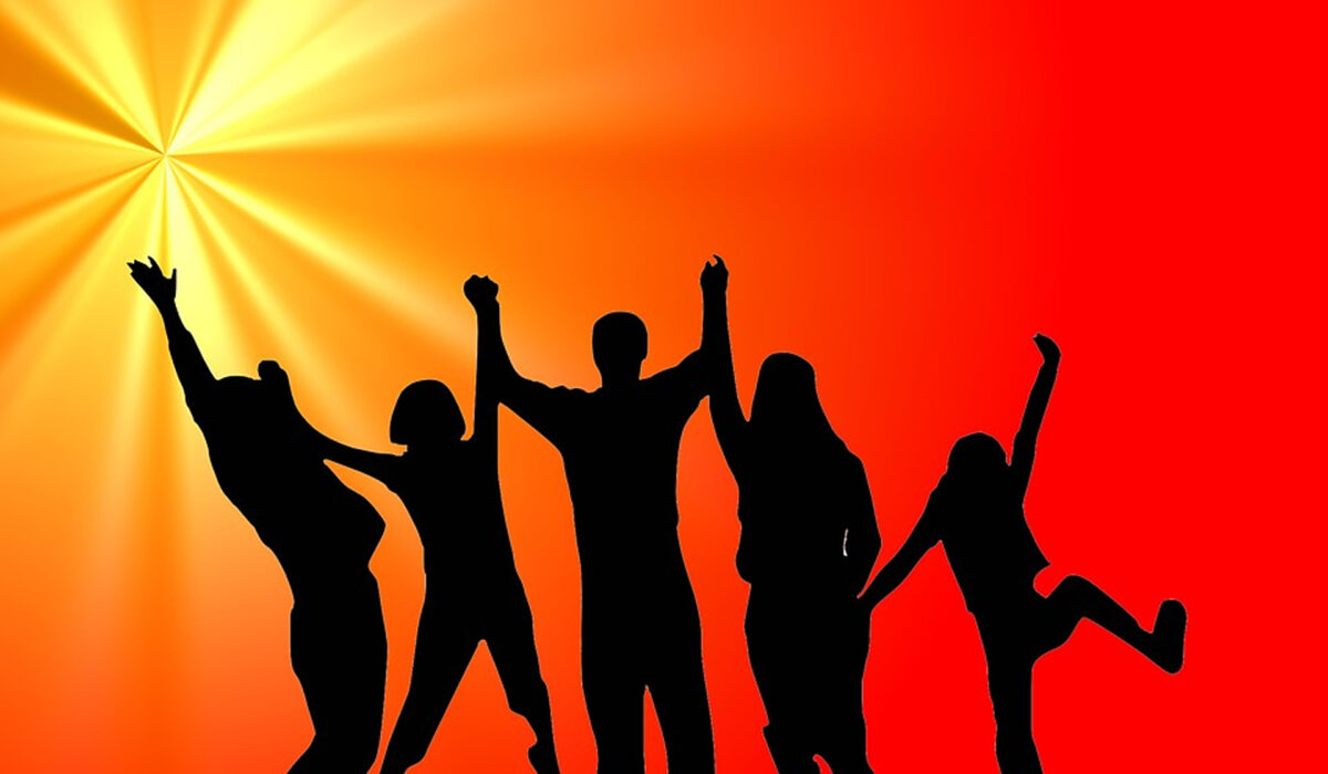 Trei zodii care vor avea noroc în iulie. Le merge bine pe toate planurile