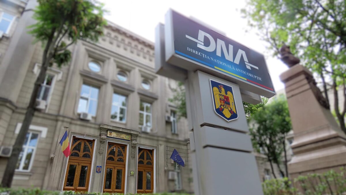 Schema complexă de evaziune fiscală a unor afaceriști, anchetată de DNA: Rolul unui inspector ANAF