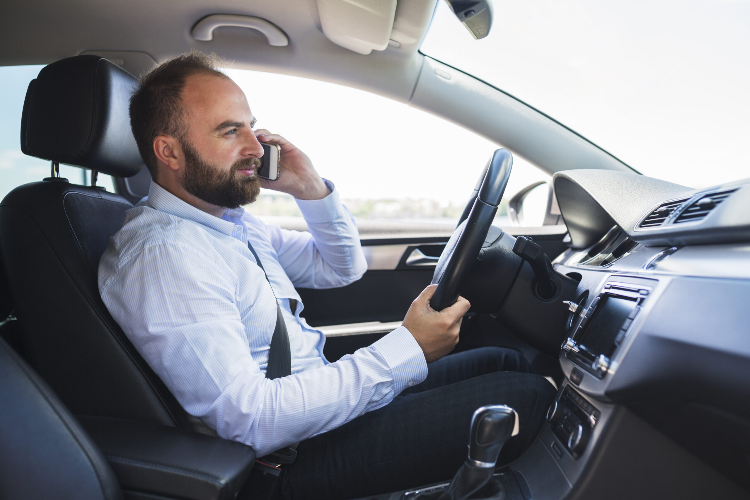 Alcool la volan și telefonul în mână, marile vicii ale șoferilor români. Paradoxul din spatele noului record de siguranță în trafic