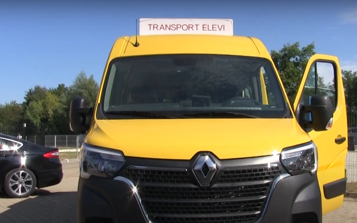 Autobuz școlar