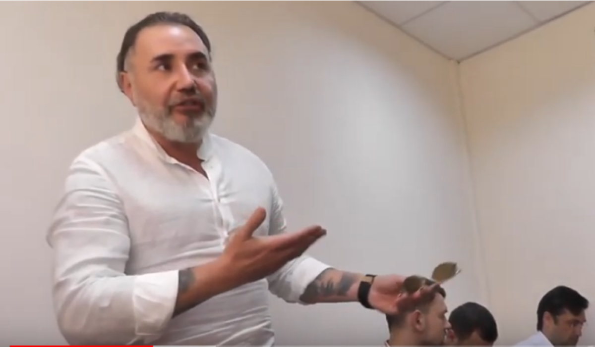 Cristian Rizea, neliniştit şi la Jilava. S-a luat de Geoană, Maia Sandu şi copii