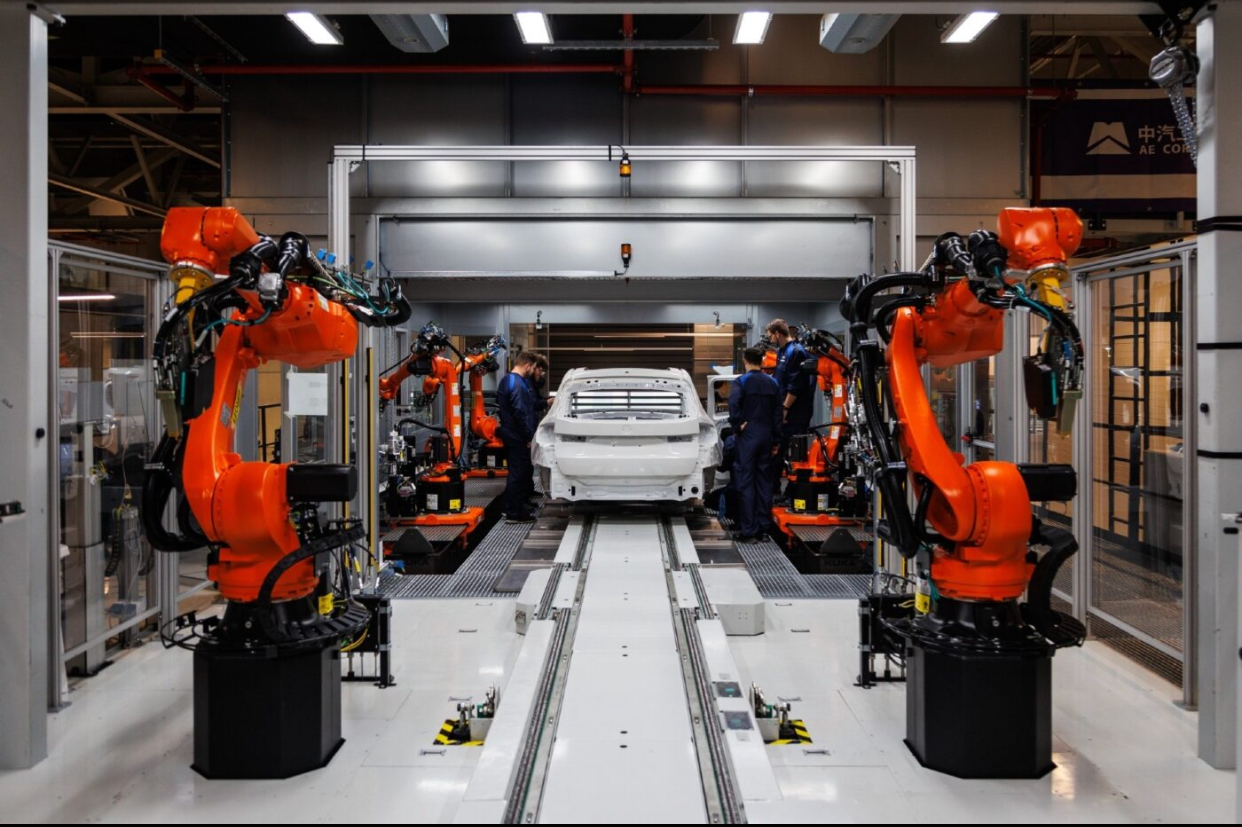 Inteligența artificială devine noul șef. Roboții umanoizi intră într-unul dintre cele mai importante sectoare economice