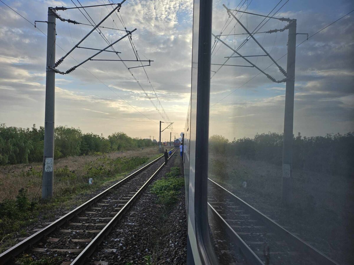 Tren de călători în flăcări, între Ploiești și Mizil. Haos interminabil la CFR