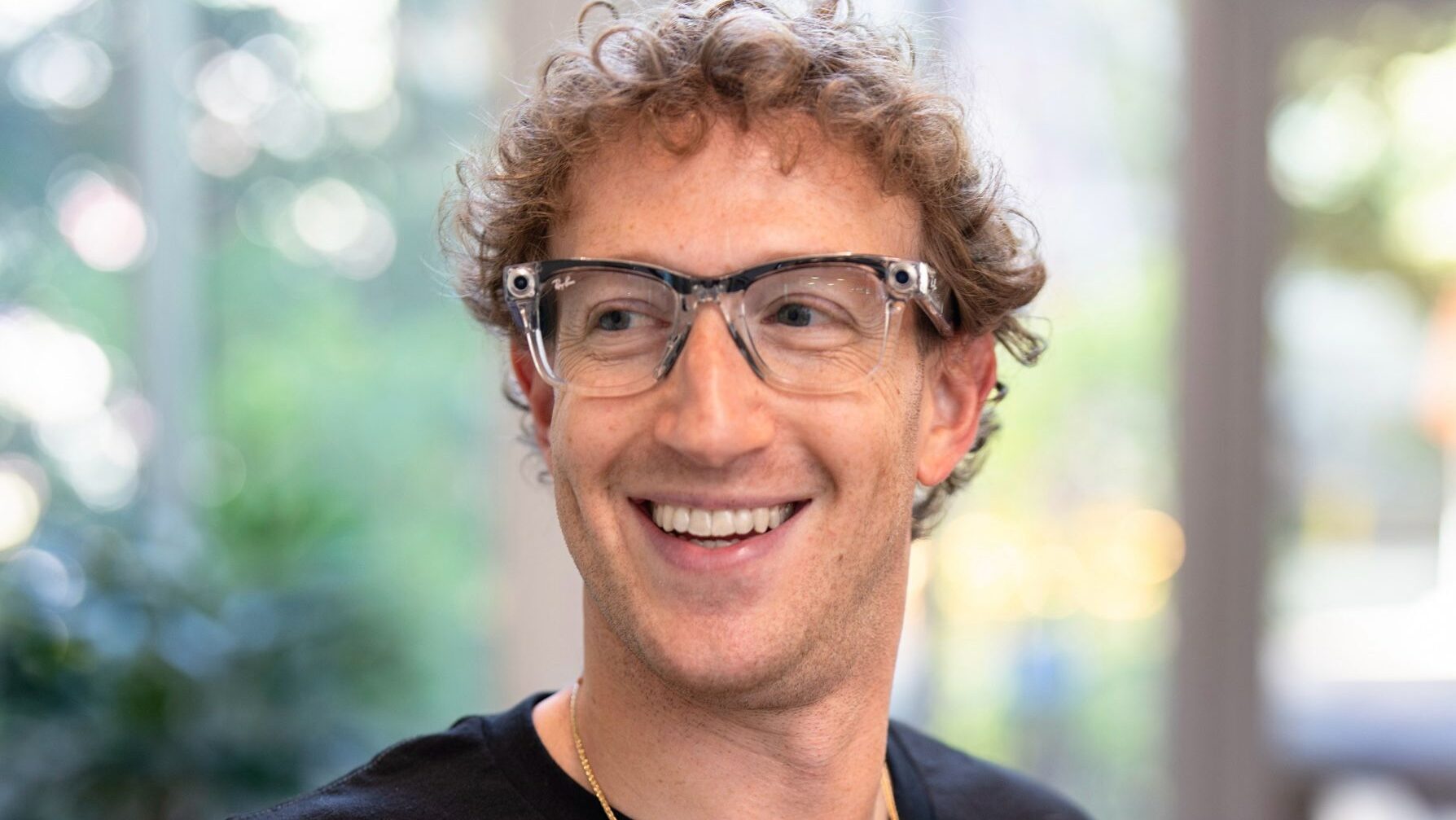 Meta lucrează la o versiune AI a lui Mark Zuckerberg care să discute cu angajații companiei