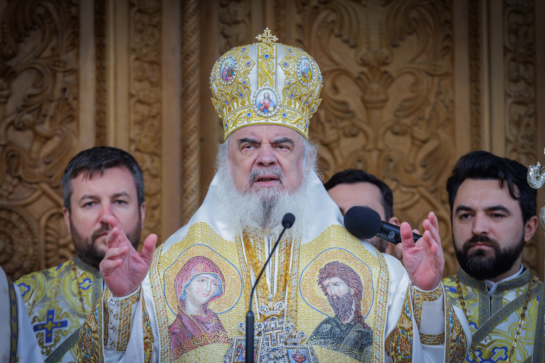 Patriarhul Daniel a sărbătorit 36 de ani de slujire arhierească. Apel pentru finalizarea picturii Catedralei Naționale