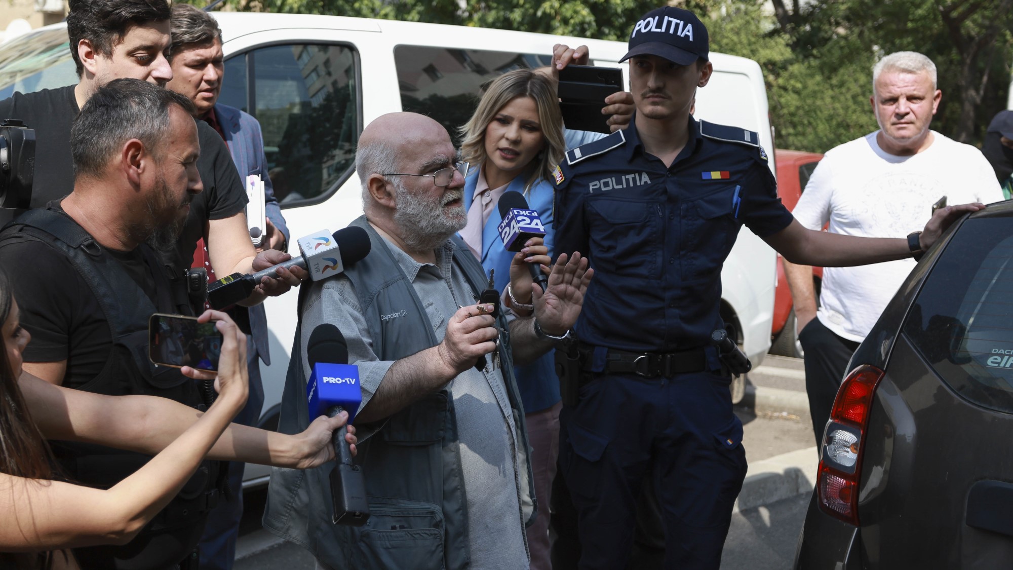 Alfred Bulai a contestat concedierea de la SNSPA, însă dosarul a fost suspendat. Ce urmează pentru fostul profesor acuzat că-și agresa studentele