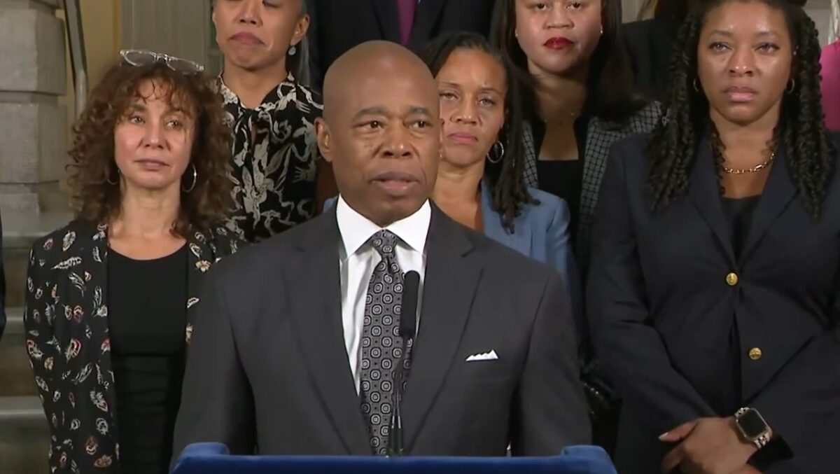 Primarul New Yorkului se retrage din cursa pentru al doilea mandat: Am fost acuzat pe nedrept