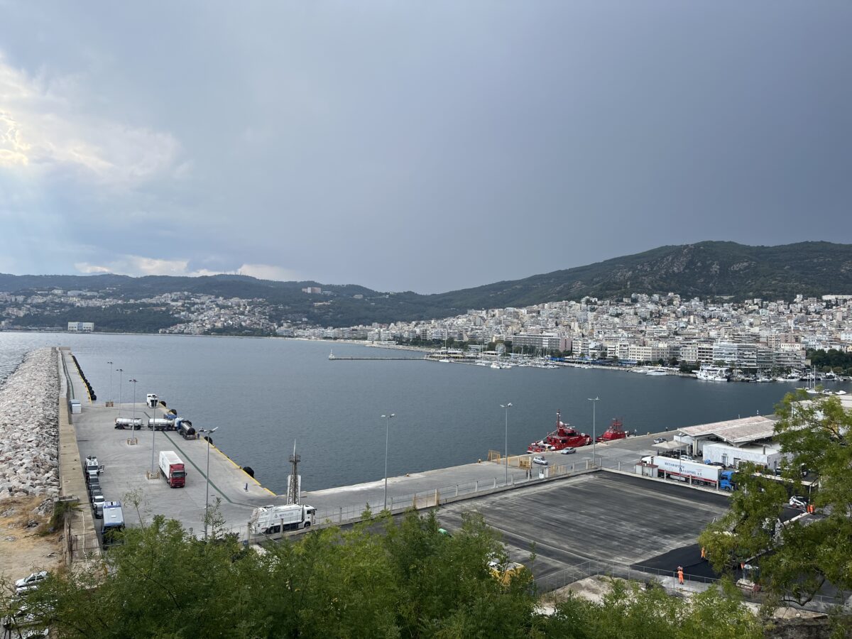 Kavala, cea mai apropiată destinație grecească de România . Cat costă o vacanță de toamnă