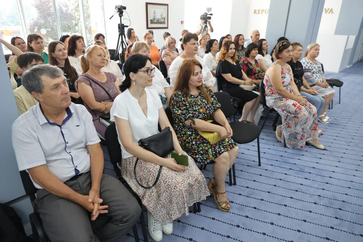Veste importantă pentru profesori. Prima de carieră didactică se prelungește până în 2027