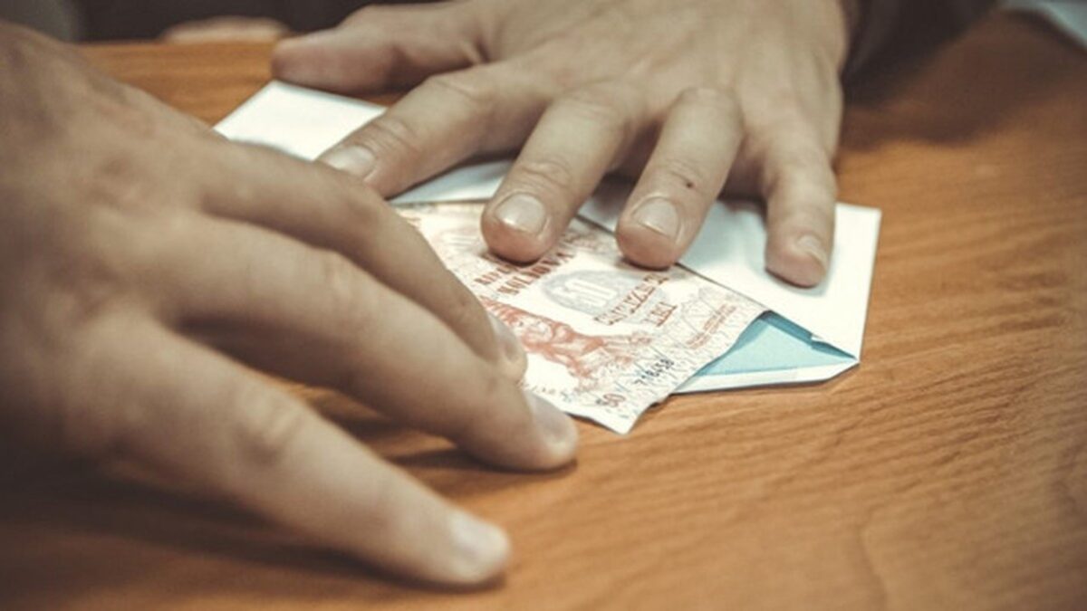 Corupția electorală va fi dur pedepsită. Amenzi uriașe și până la 15 ani de închisoare pentru cumpărarea voturilor