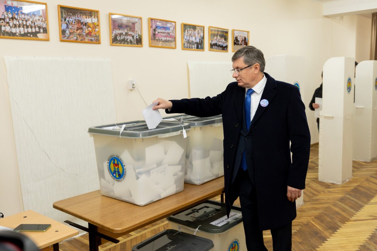 Speakerul Igor Grosu și-a exercitat dreptul la vot. „Am votat pentru ca cetățenii noștri să trăiască într-un spațiu al păcii și prosperității”