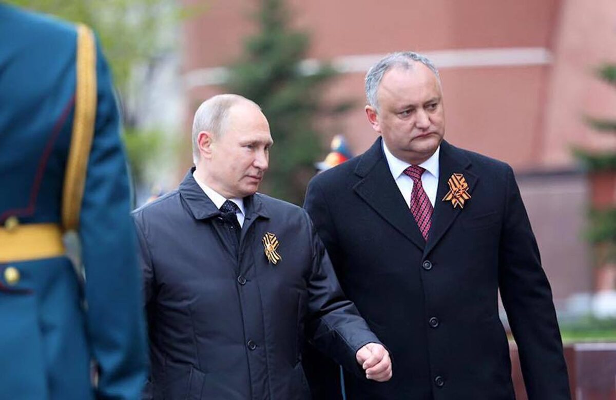 Igor Dodon i-a  închinat o odă lui Vladimir Putin, cu ocazia zilei de naștere