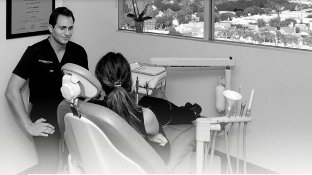 Viitorul medicinei dentare: microroboți care curăță dinții și terapie cu lumină roșie pentru gingii