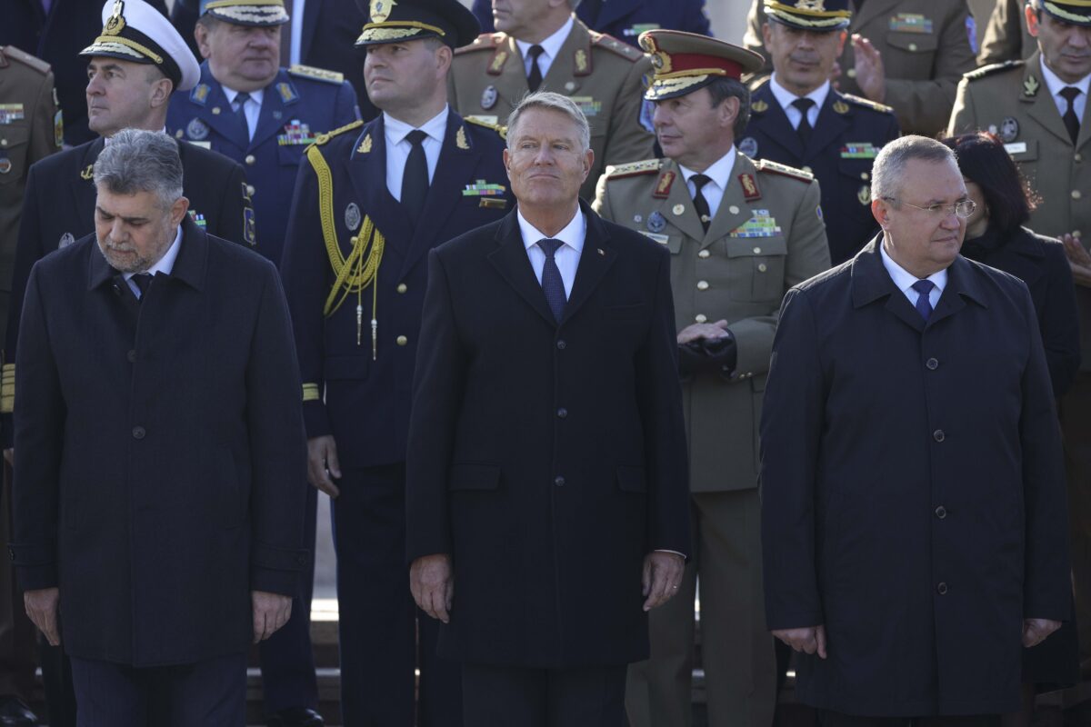 Nicolae Ciucă și Marcel Ciolacu s-au ignorat la Ziua Armatei. A fost o situație dificilă