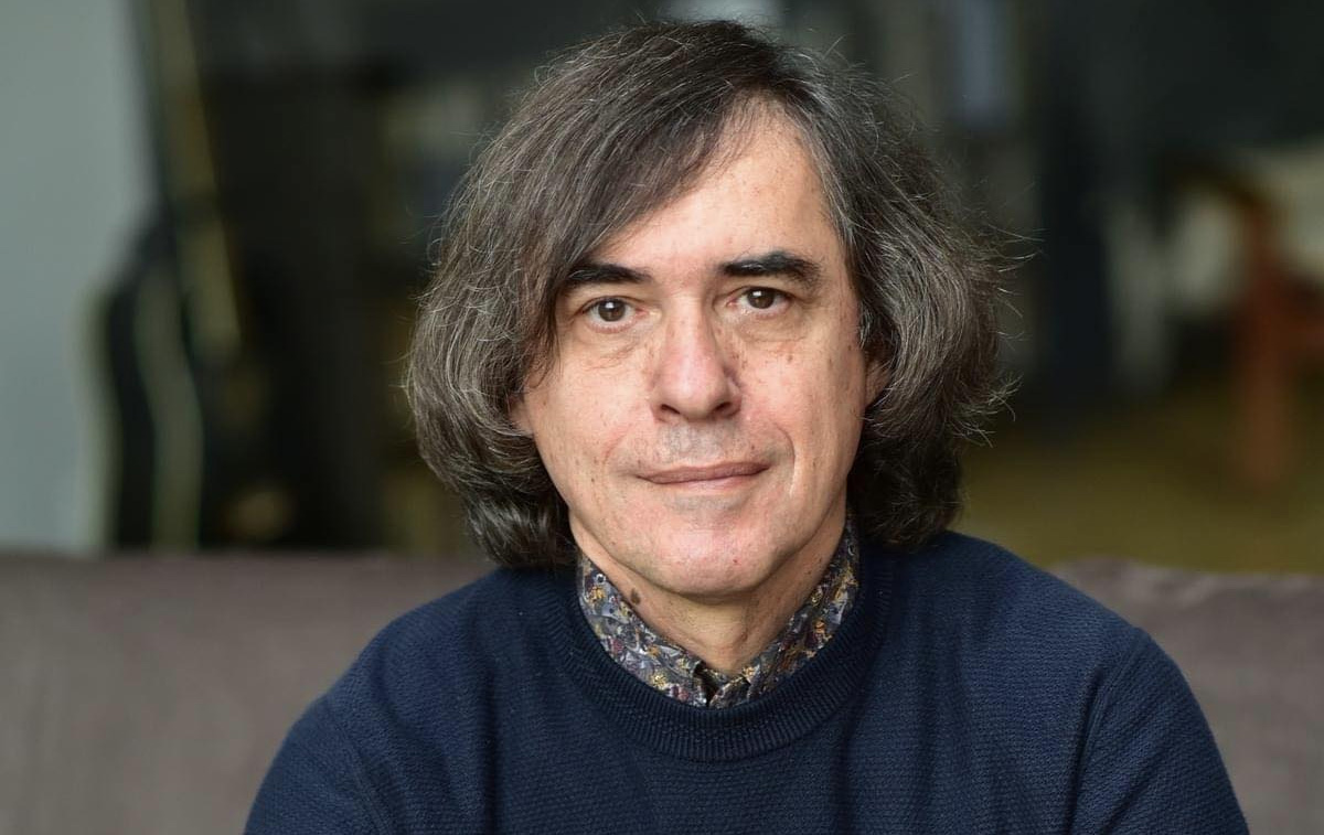 Debutul lui Mircea Cărtărescu, între luminile orașului și imaginile poetice