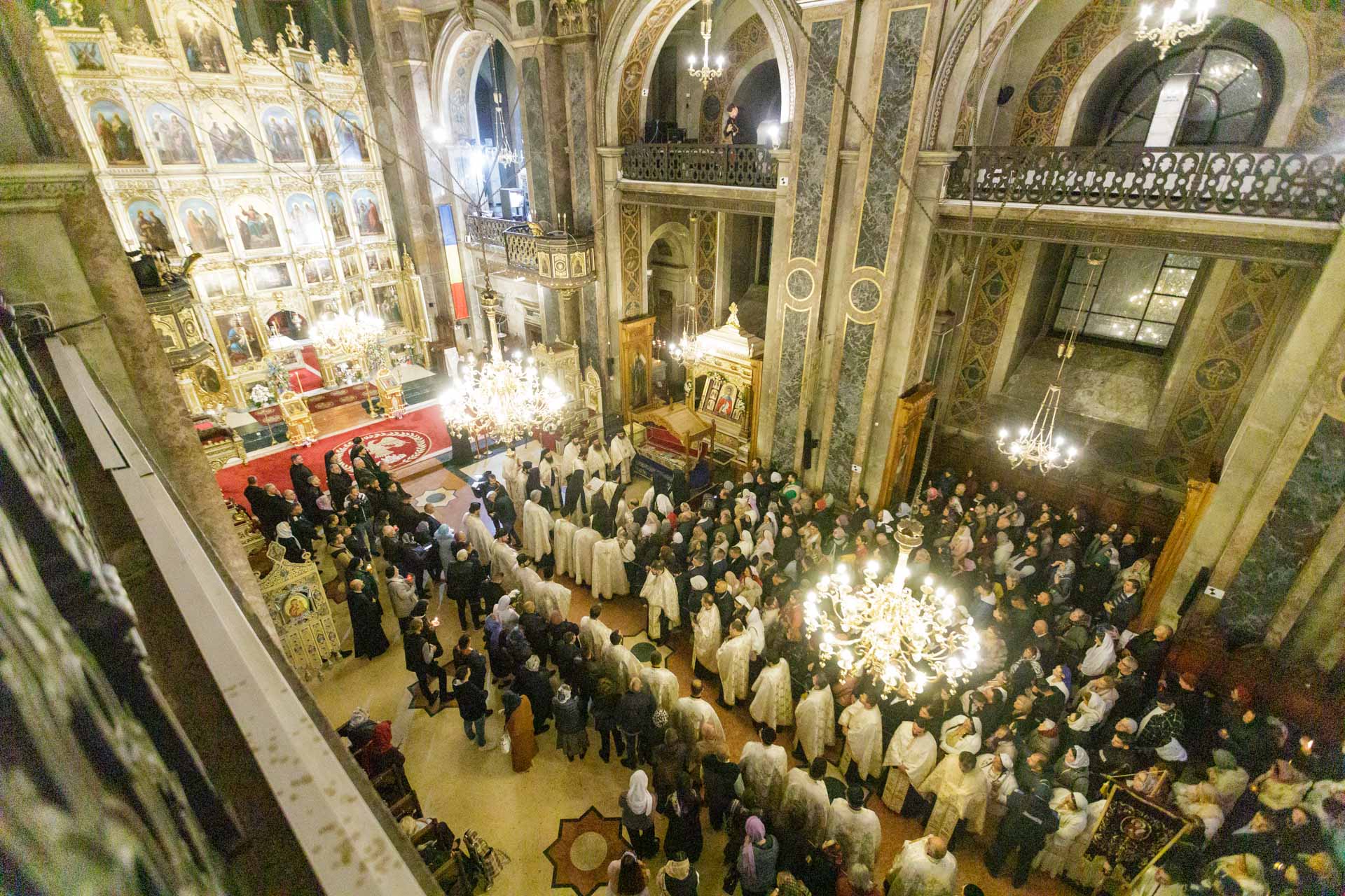 Cum va arăta baldachinul Sfintei Parascheva în acest an. Florile alese pentru pelerinii care ajung la Iași