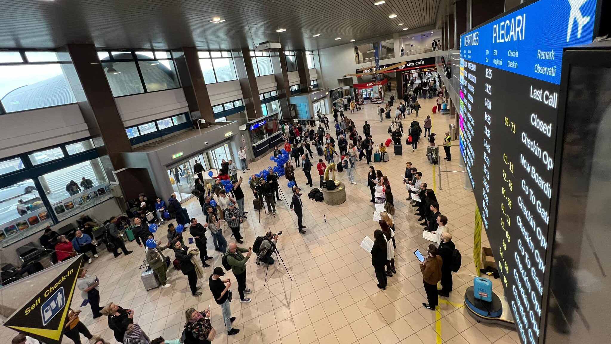 Aeroporturile Otopeni și Băneasa schimbă regulile. Vor permite lichide de până la 2 litri în bagajul de mână