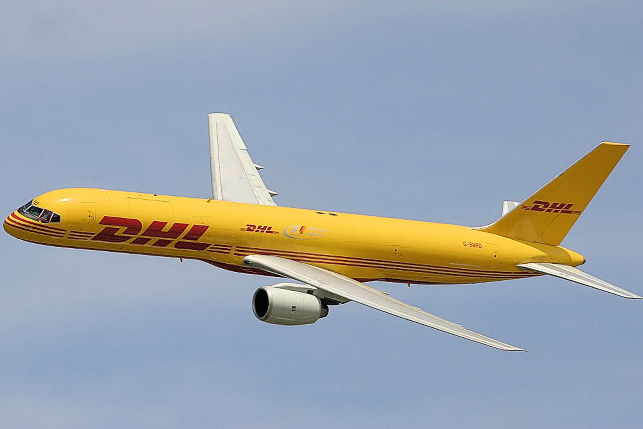Un avion cargo DHL a lovit un obiect necunoscut în zbor. Anchetă după descoperirea unei drone cu explozibil în Germania