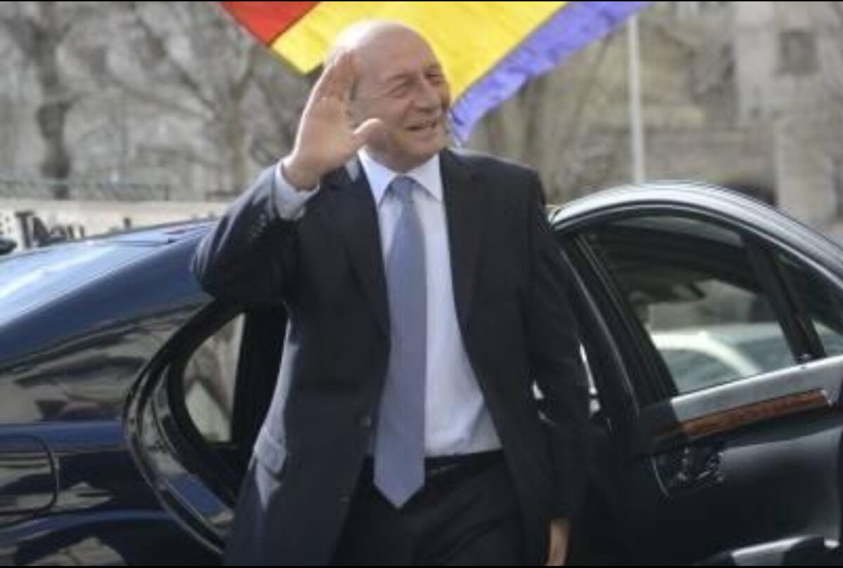 Ponta îi duce dorul lui Băsescu: Era bun pentru vremurile astea. Mai dădea un cap în gură, plângea, se împăca, te pupa
