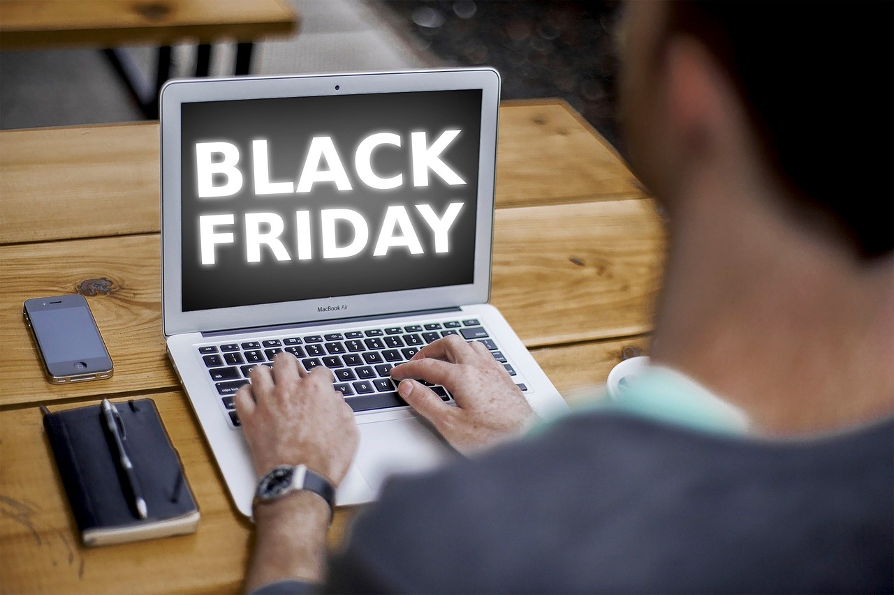 Avertisment DNSC despre fraudele online de Black Friday