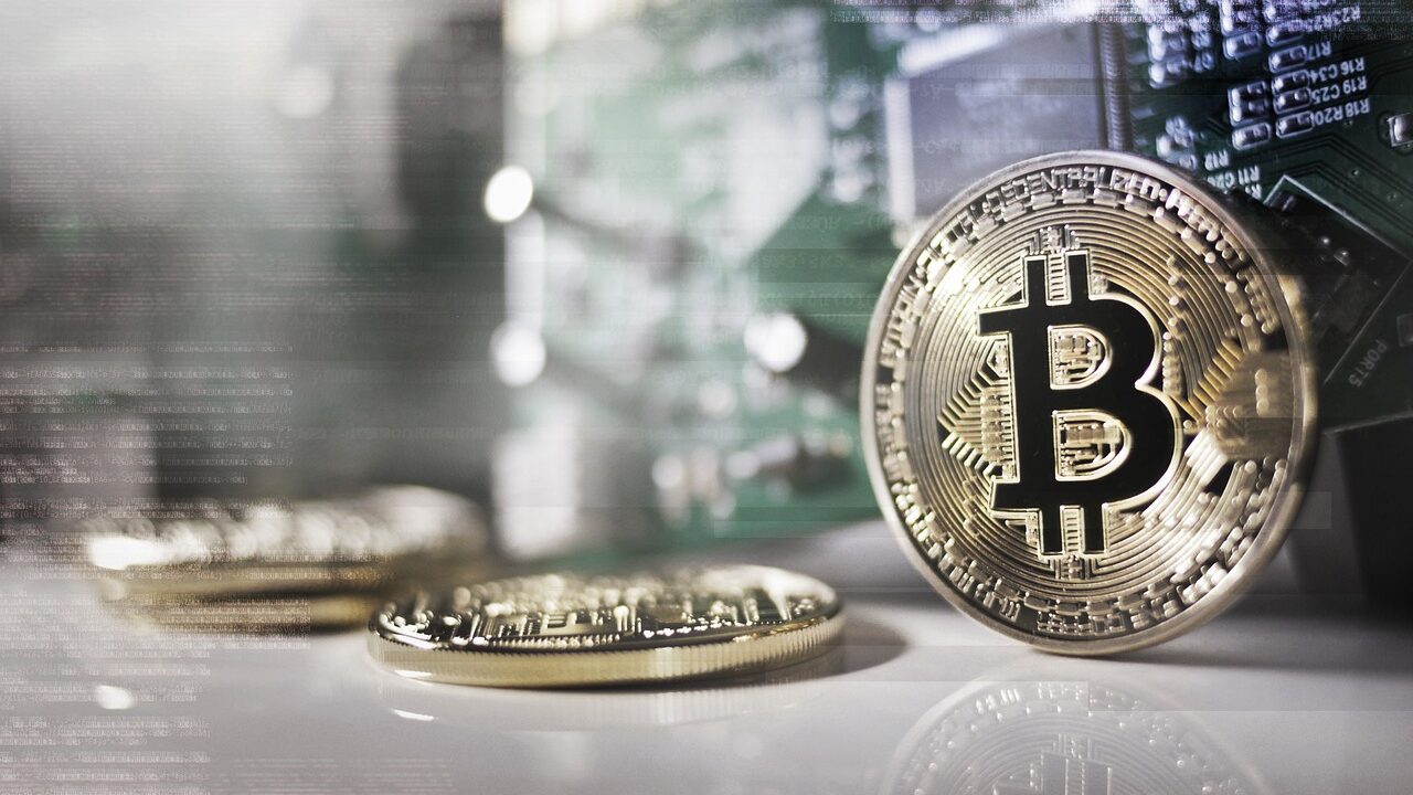 Cea mai valoroasă criptomonedă din lume, în cădere liberă. Bitcoin continuă să scadă de la o zi la alta