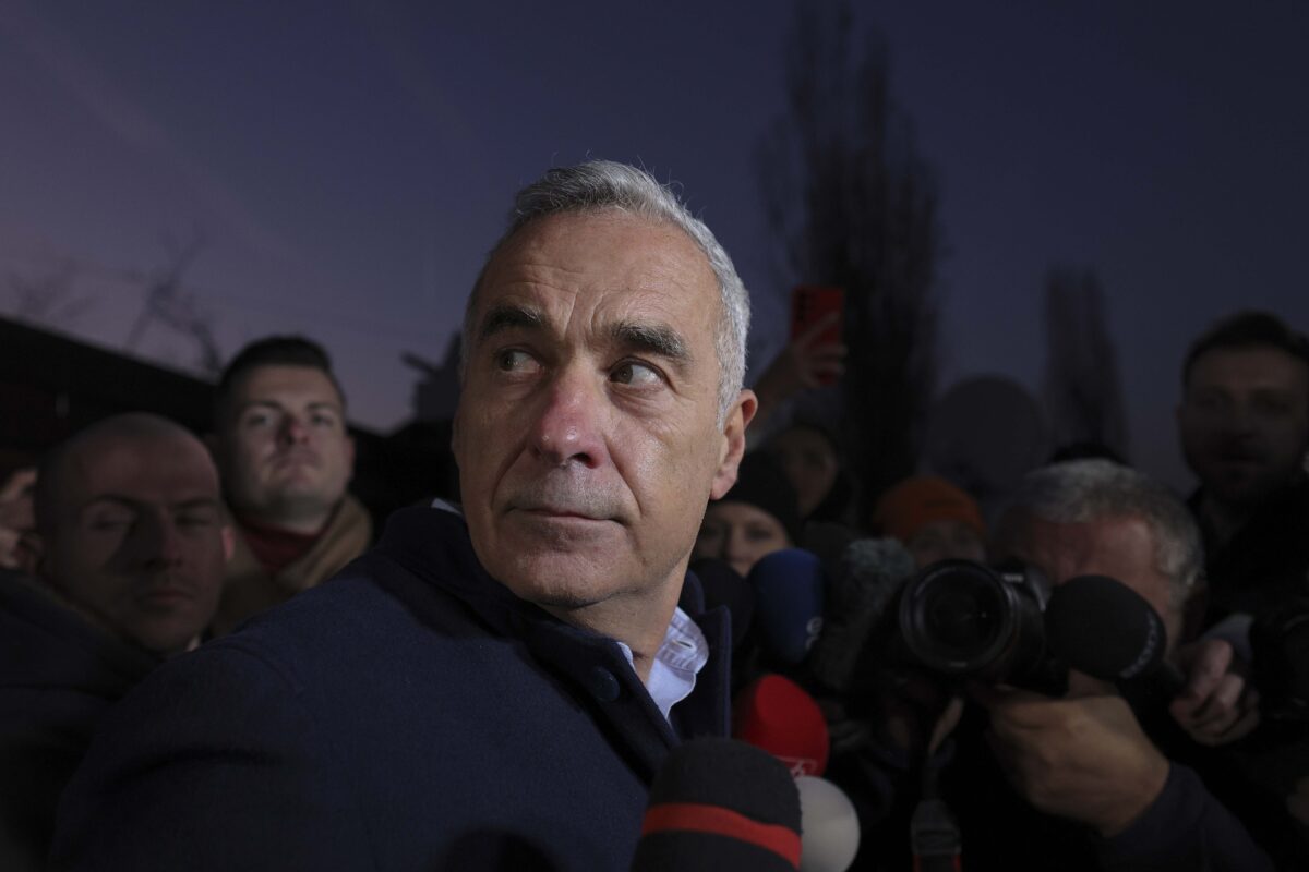 Călin Georgescu își cheamă susținătorii în Piața Constituției, fără afișe și bannere