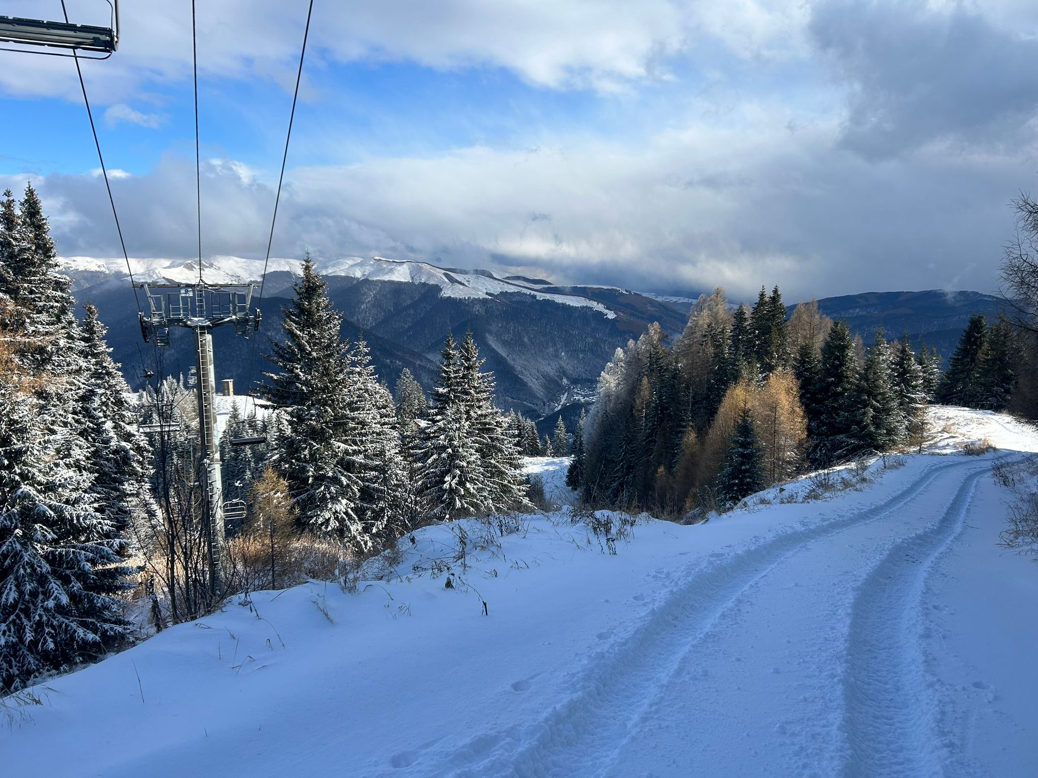 Ploaia și ceața afectează sezonul de schi. Probleme pe pârtii la Sinaia și Poiana Brașov