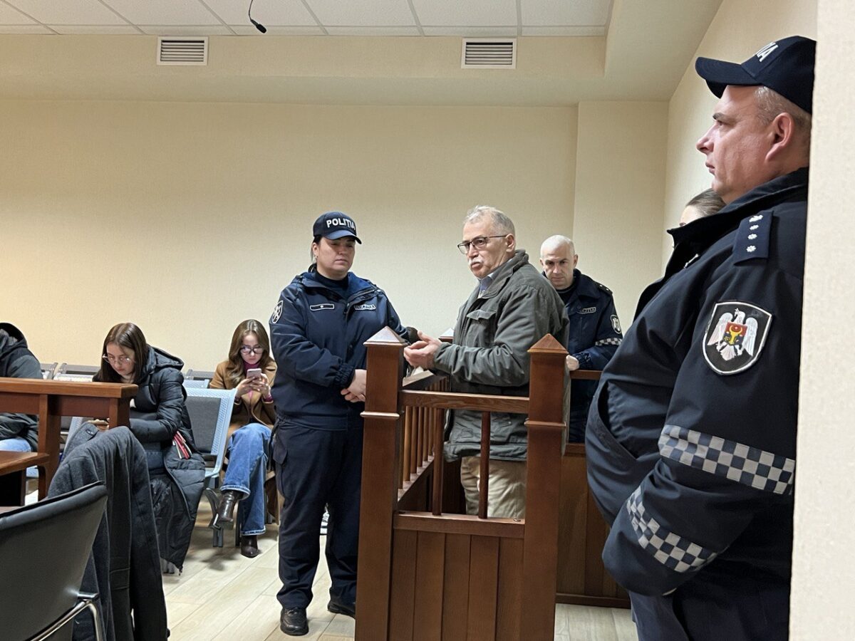 Dosarul trădării de patrie din Parlament. Procurorii cer ca principalul suspect să rămână după gratii