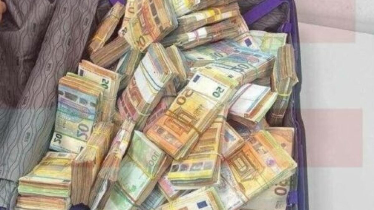 Despăgubiri de sute de mii de euro pentru un angajat român. Ce a făcut