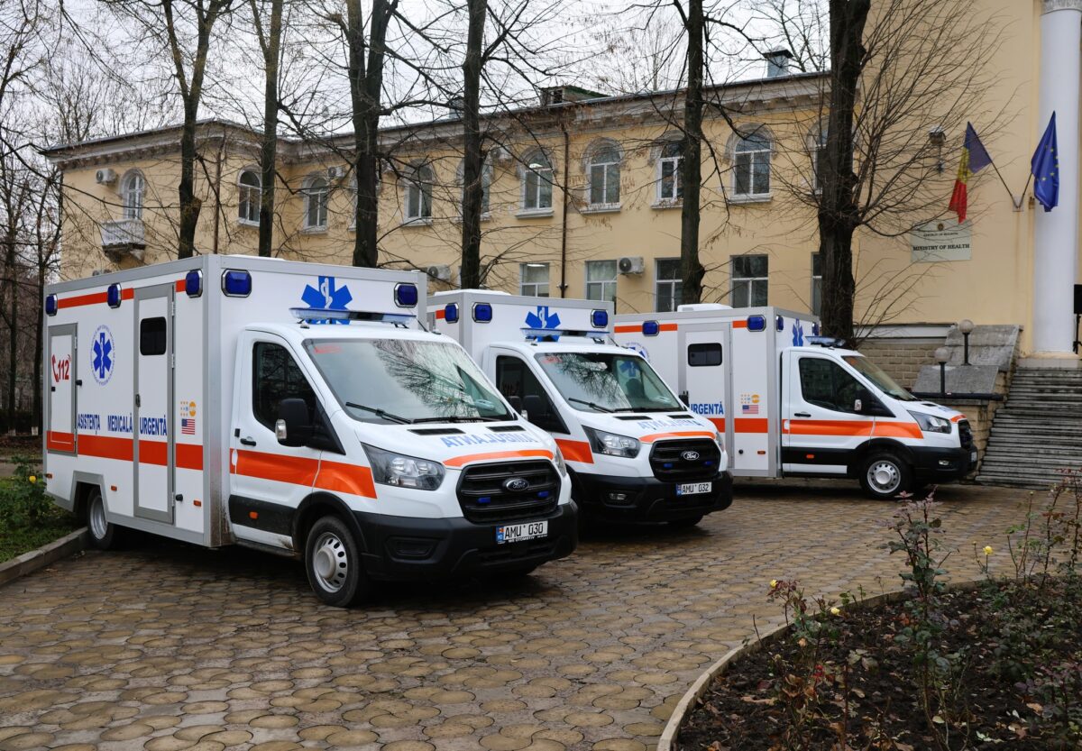 Trei ambulanțe de terapie intensivă mobilă pentru nou-născuți. Donație de circa 9 mil de lei din partea UNFPA