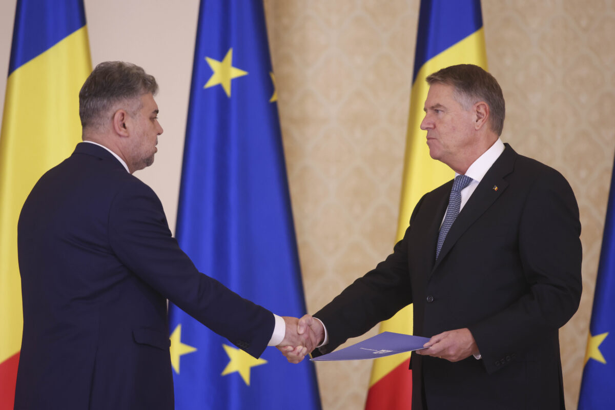 Salarii mai mici pentru toți românii. Taxe crescute pe sub masă de Guvern
