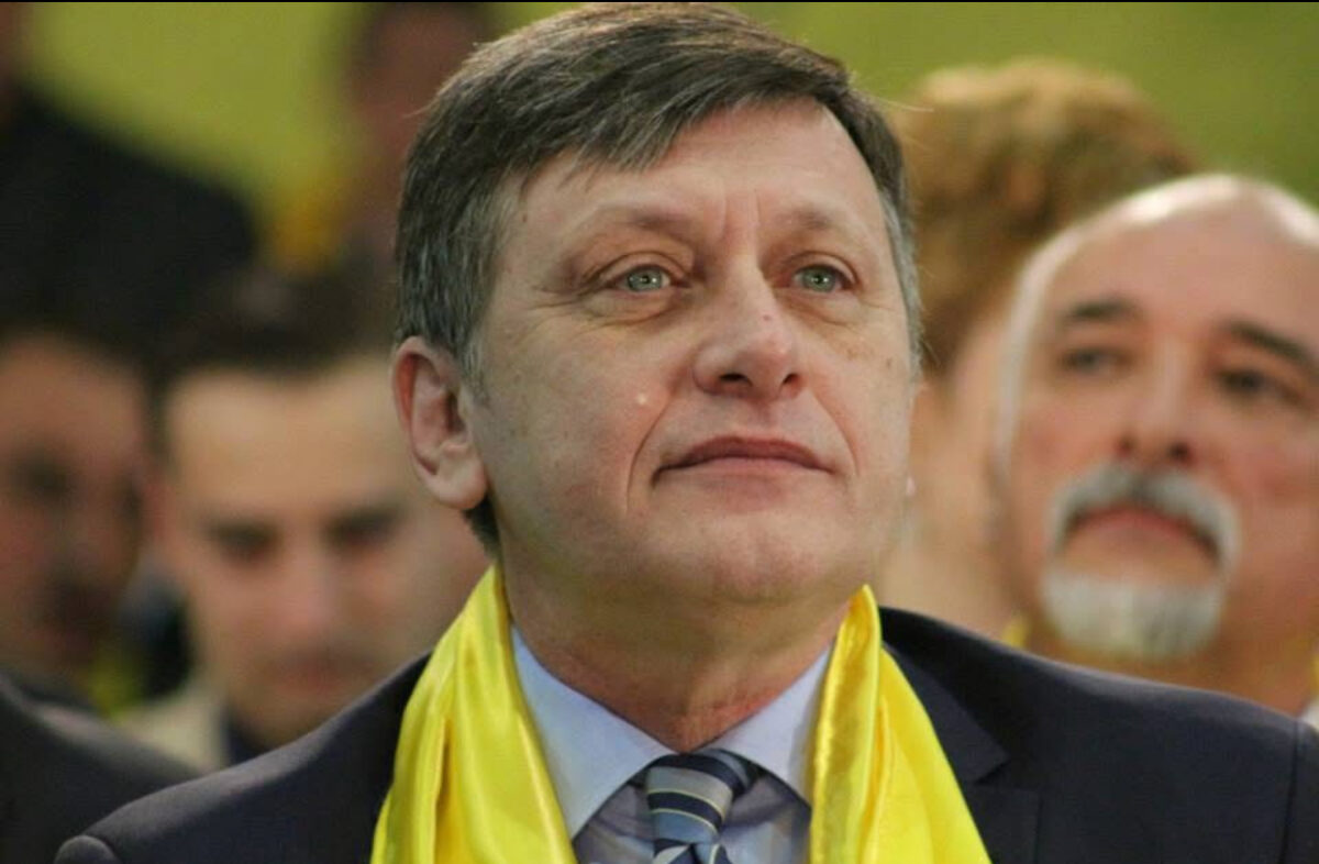 Ce preferă să bea Crin Antonescu. Candidatul la alegerile prezidențiale a demontat acuzații legate de vicii