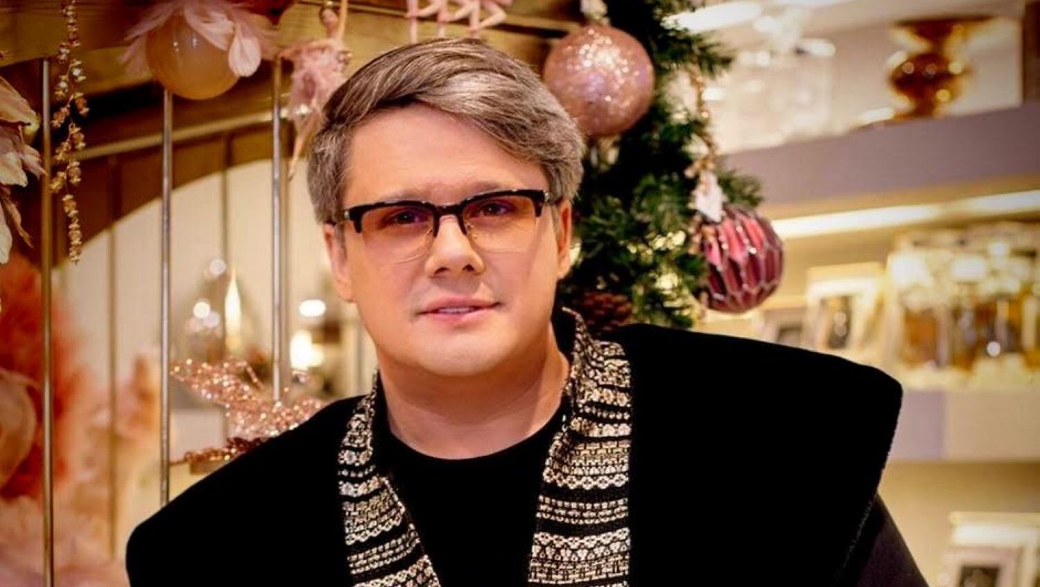 Fuego, urare de suflet pentru mama lui, de ziua ei: Împodobește, mamă, bradul!