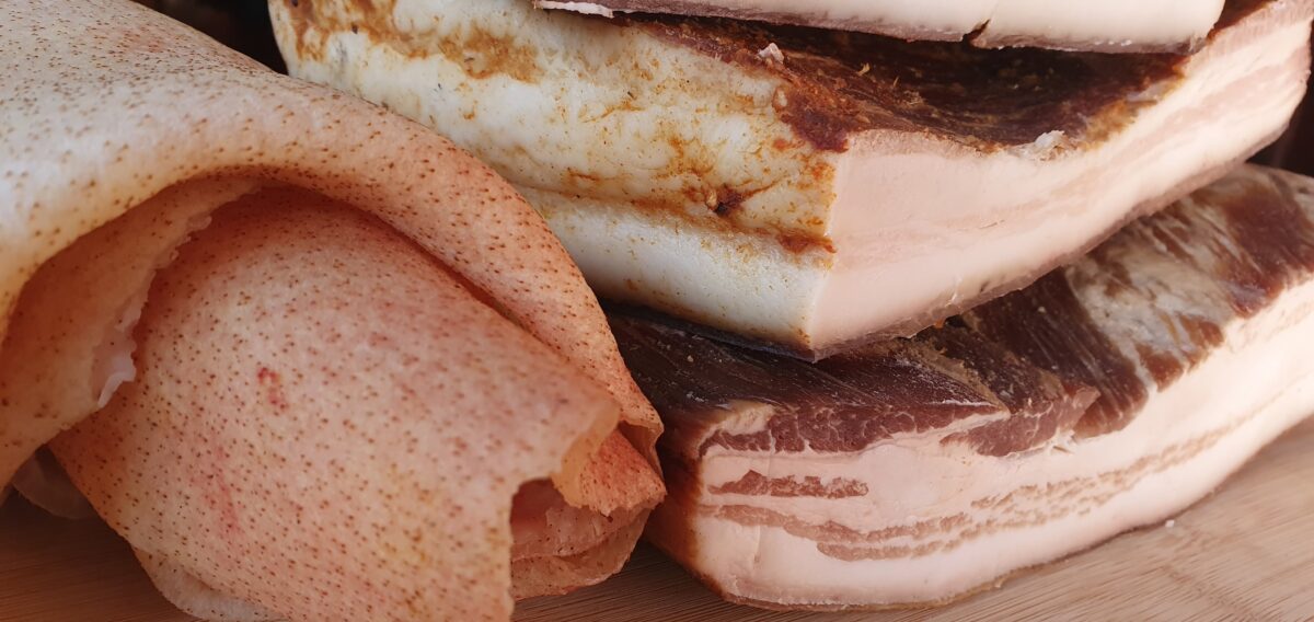 Jumări de porc făcute în casă. Trucul folosit pentru a ieși aurii și crocante