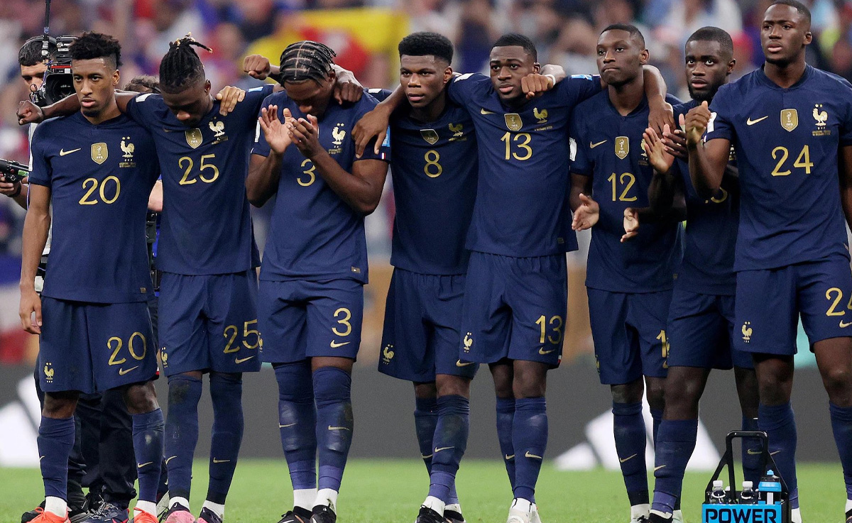 Situație stânjenitoare pentru un celebru fotbalist francez. E implicat un site de escorte