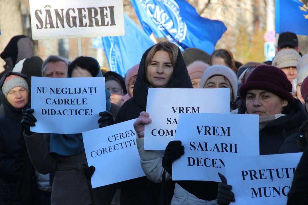 Bugetarii vor noi creșteri de salarii. Proteste contra ordonanței „Trenuleț”