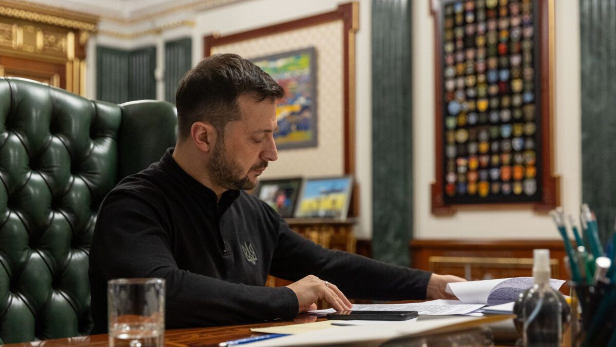 Zelenski l-a invitat la Kiev pe noul președinte al României, Nicușor Dan