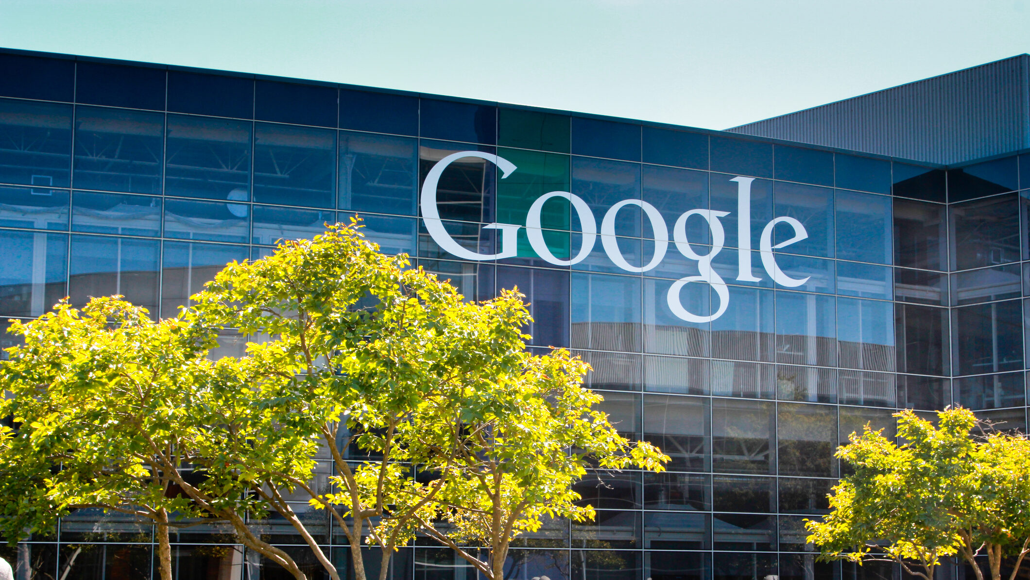 Iranul amenință cu atacuri asupra giganților tech Google, Microsoft și Nvidia