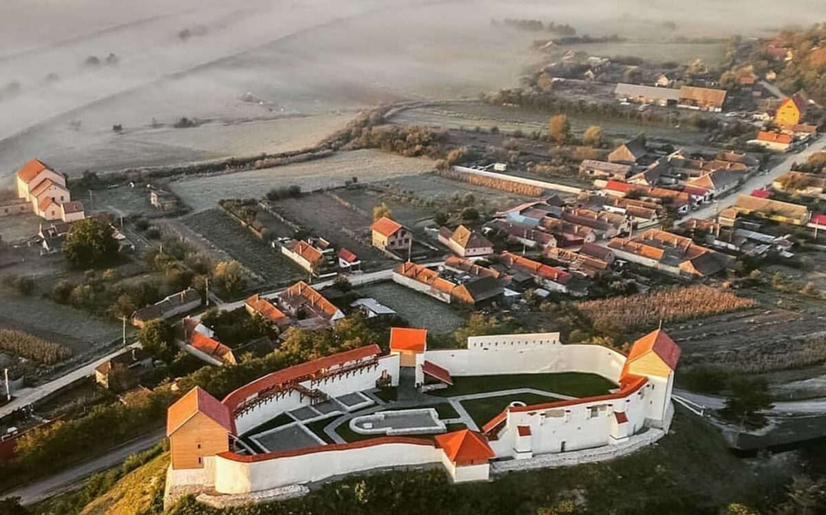 Bijuteria medievală aflată la doar 20 de km de Brașov. Puțini știu de ea