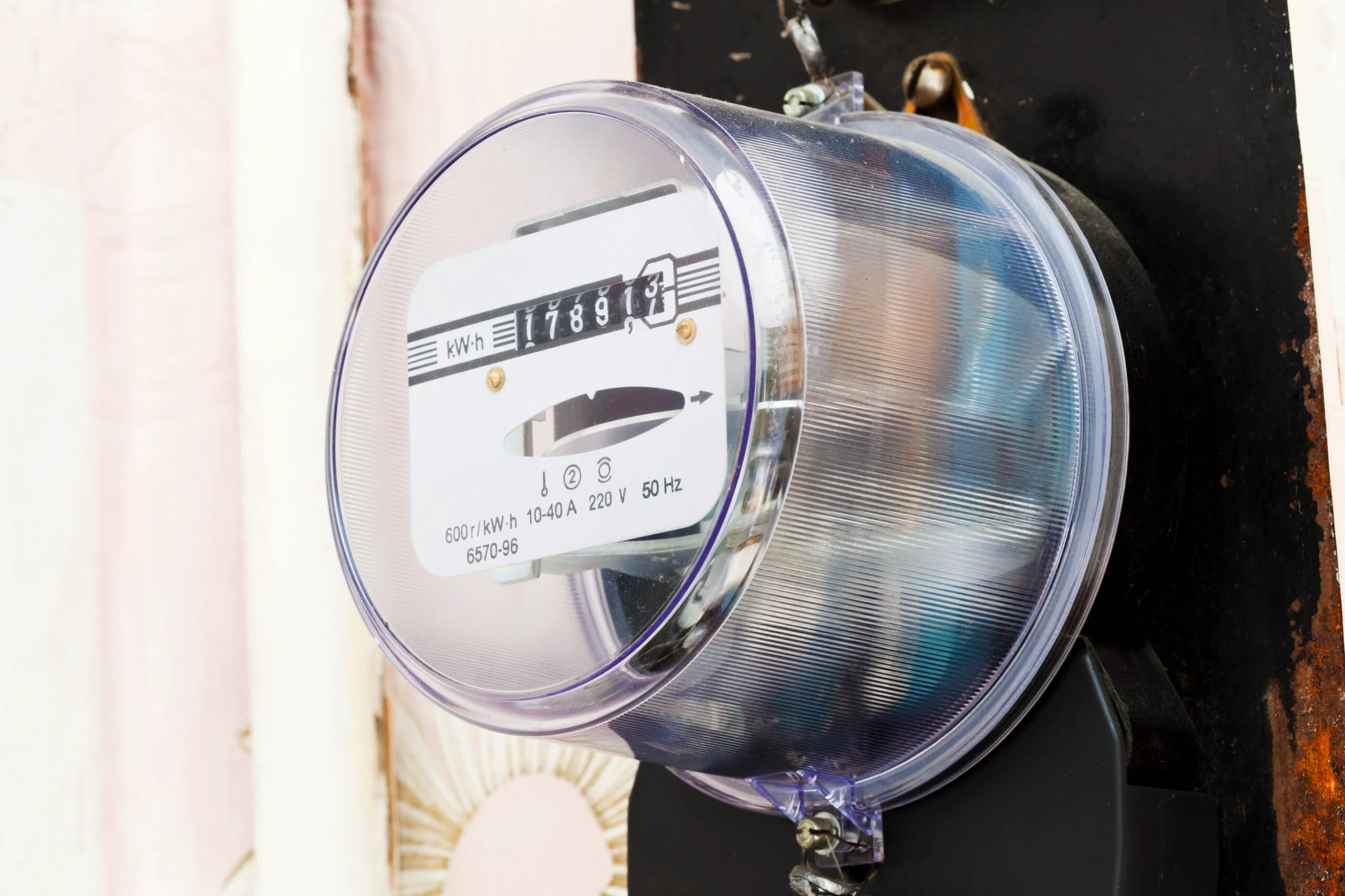 Schema de sprijin pentru facturile la curent se menține și după 31 martie. Condiții de acordare și reguli pentru cei care l-au primit până acum