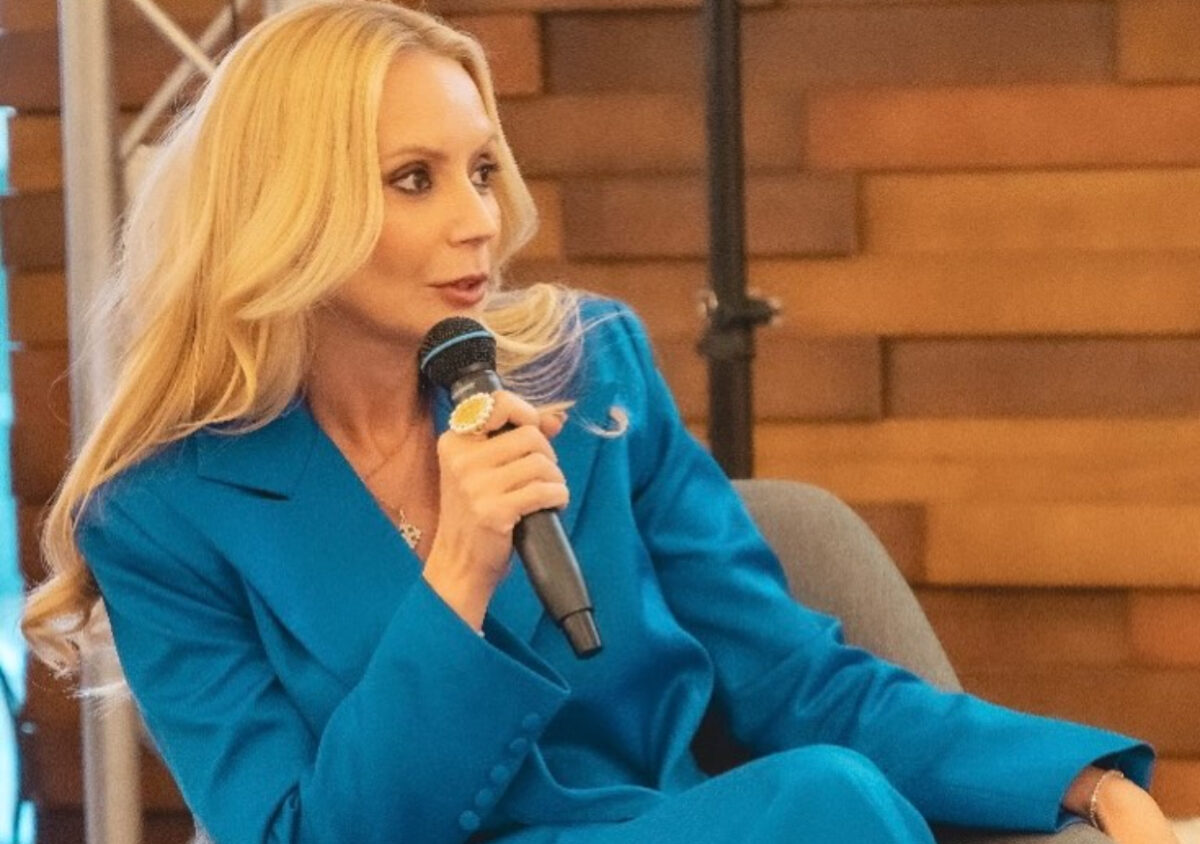 Daciana Sârbu: Oana Ţoiu a sunat şi a spus că nu dă bine să fie copilul în avion 