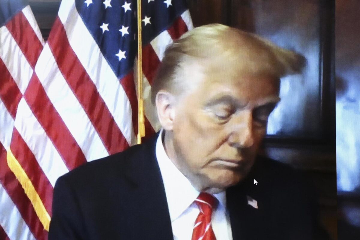 Donald Trump, tot mai interesat de energia nucleară. Cum plănuiește renașterea sectorului