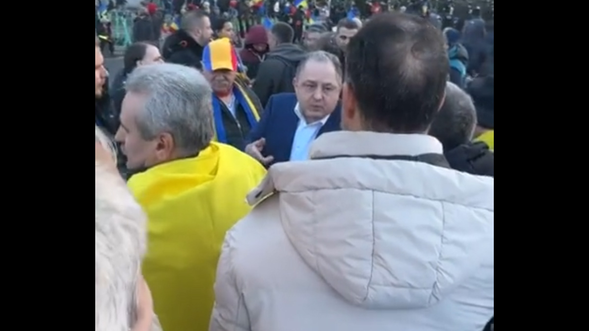Marian Vanghelie, alături de simpatizanții lui Georgescu, în Piața Victoriei