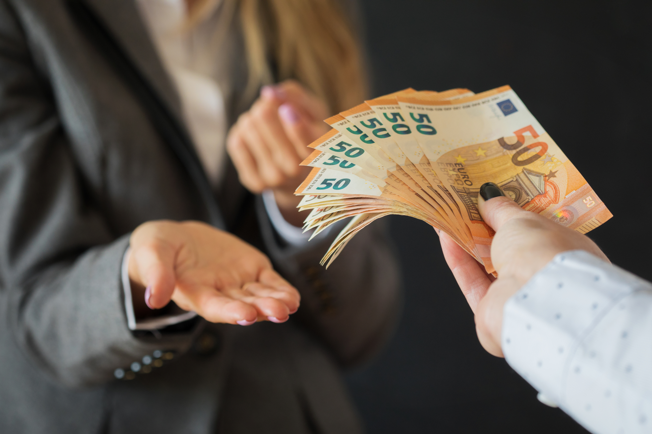 500.000 de euro, găsiți la unul din directorii Uzinei Mecanice Plopeni. Dosarul ajunge în instanță