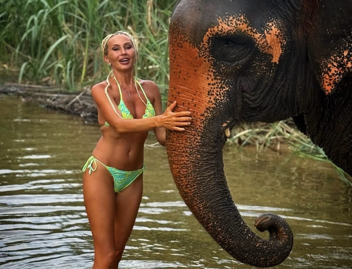 Crina Abrudan, imagini de senzație în costum de baie. Cum arată prezentatoarea la 46 de ani