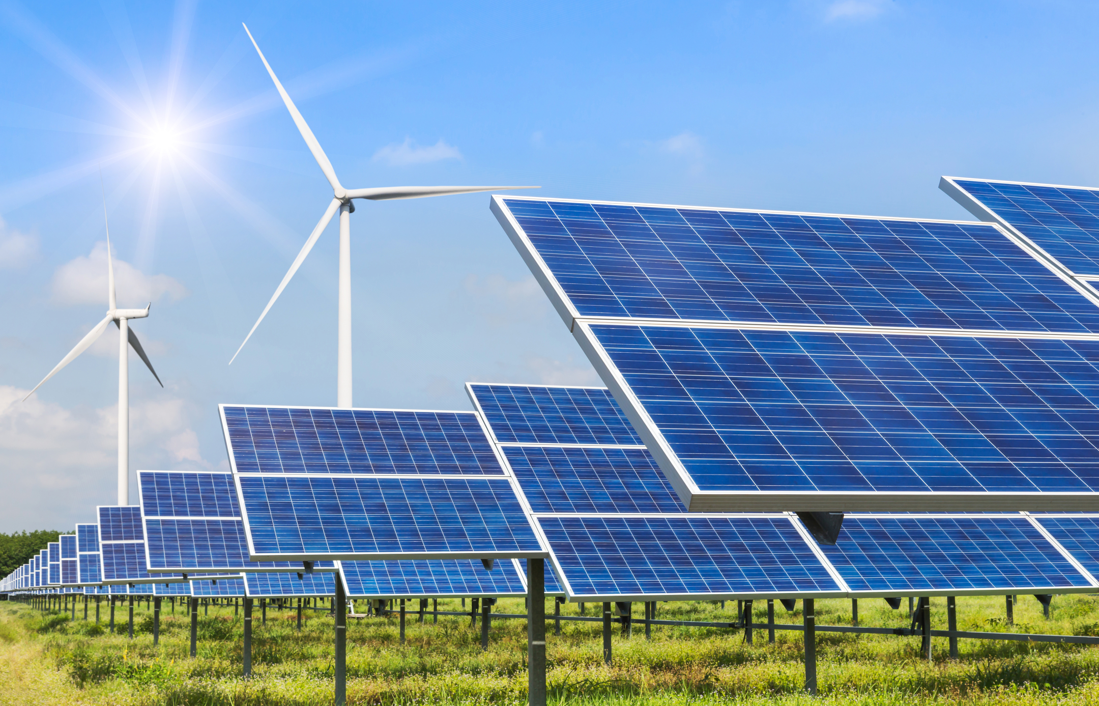 Paradoxul energiei din România devine tot mai vizibil. Producția crește, dar energia nu se ieftinește