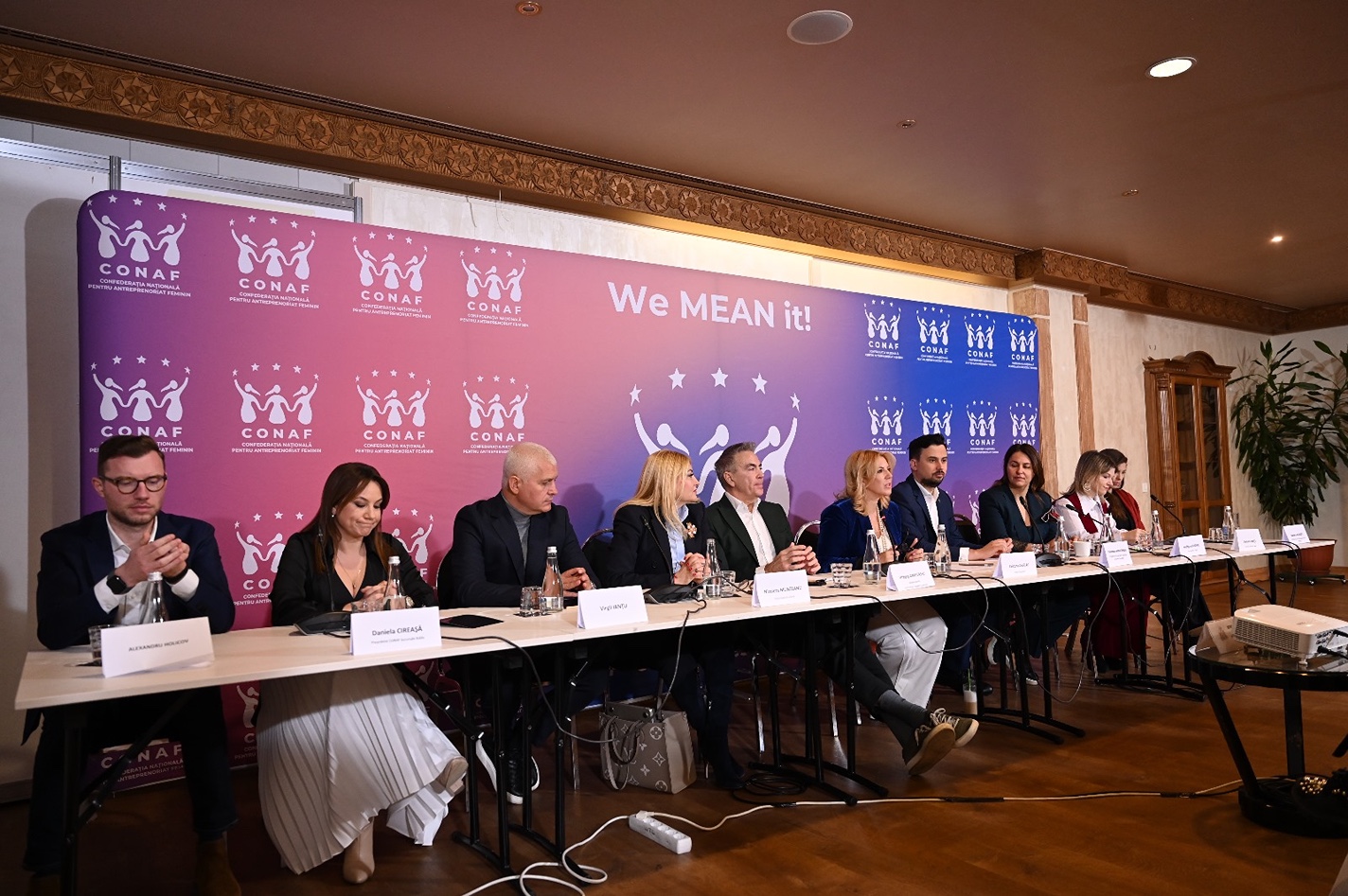 Peste jumătate dintre afacerile din România ar putea rezista cel mult trei luni dacă veniturile scad. Sondaj