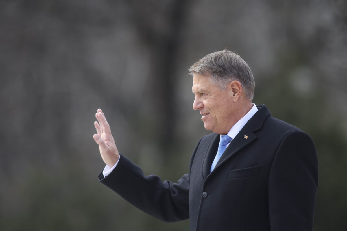 Prima apariție a lui Iohannis după demisie. A refuzat să vorbească cu jurnaliștii