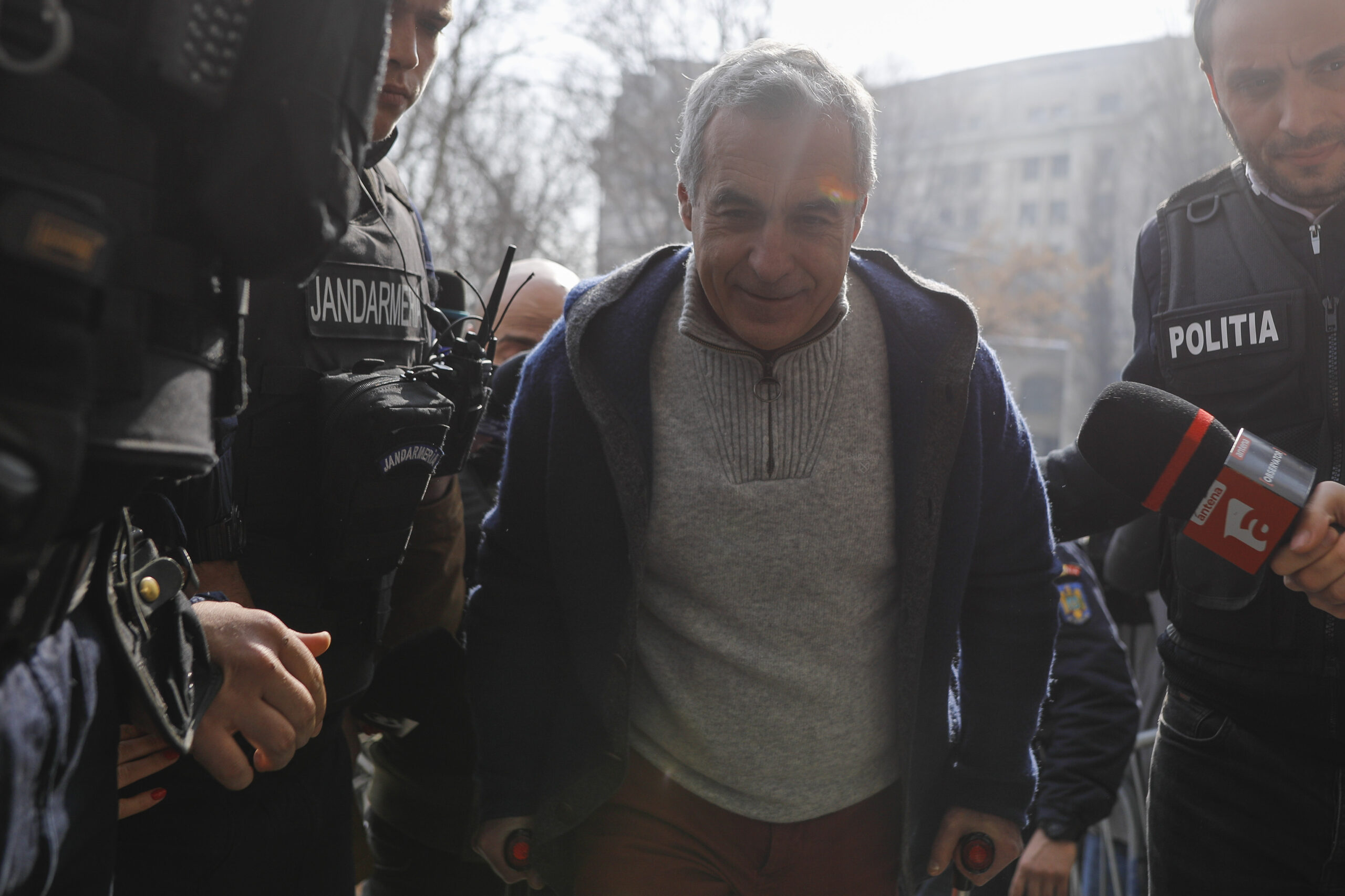 Călin Georgescu își dublează numărul de bodyguarzi. Ce se întâmplă în spatele cortinei